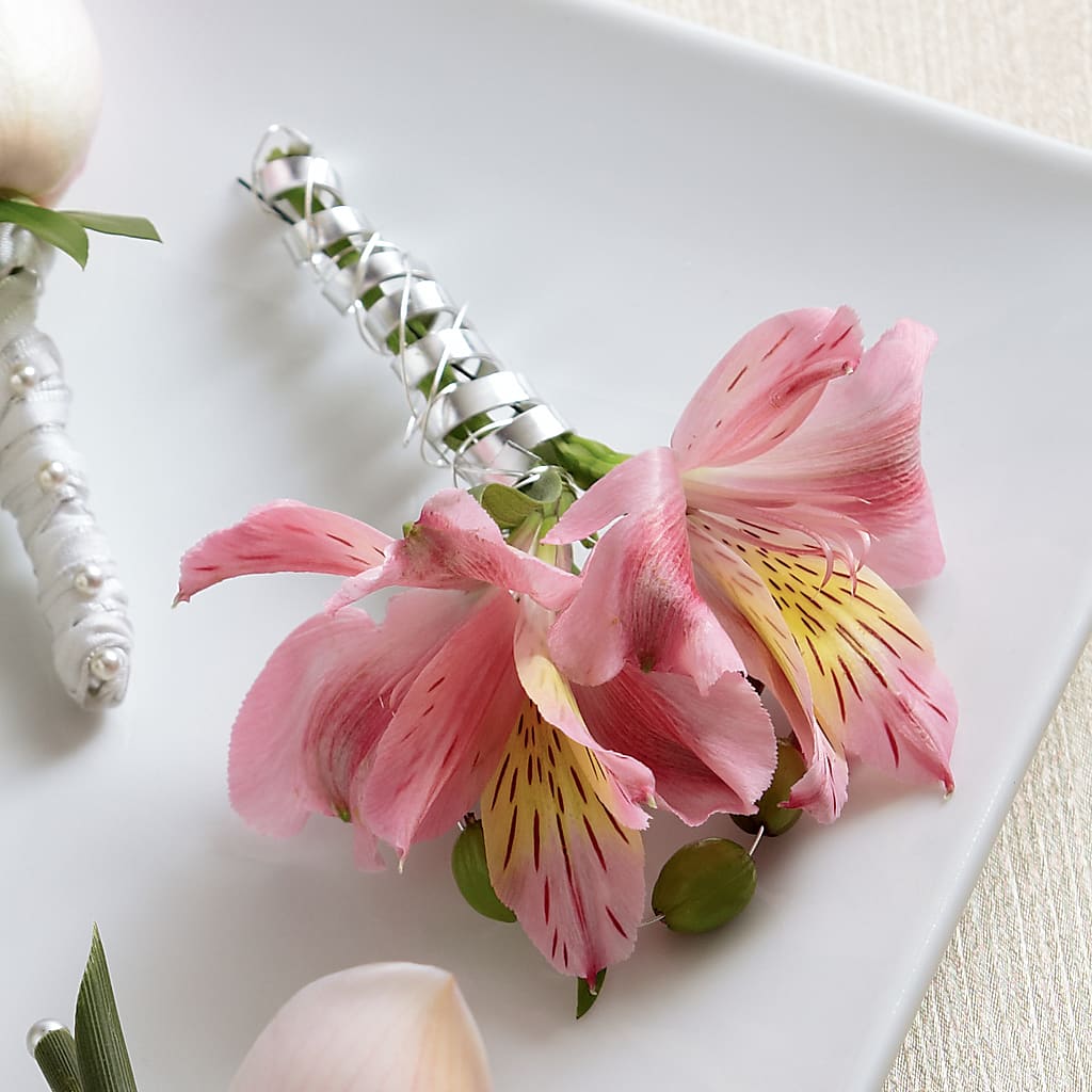 Pink Peruvian Lily Boutonniere – Forever Flowers, Fords NJ