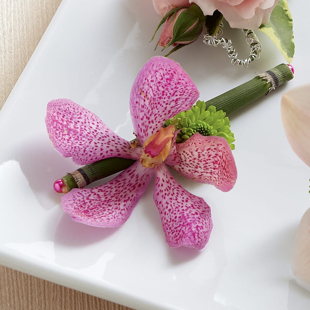 Pink Mokara Boutonniere – Forever Flowers, Fords NJ